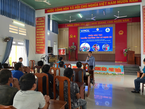Phối hợp cùng Công Ty TNHH Điện lực Vân Phong khai giảng lớp Thuyền trưởng Tàu cá hạng III